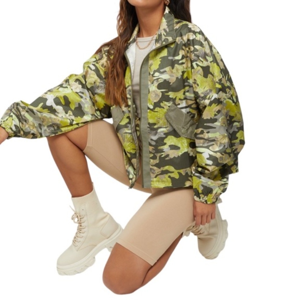 NEW Nike Women's Sportswear Oversized Green And Tan Camouflage Nylon Jacket XXL